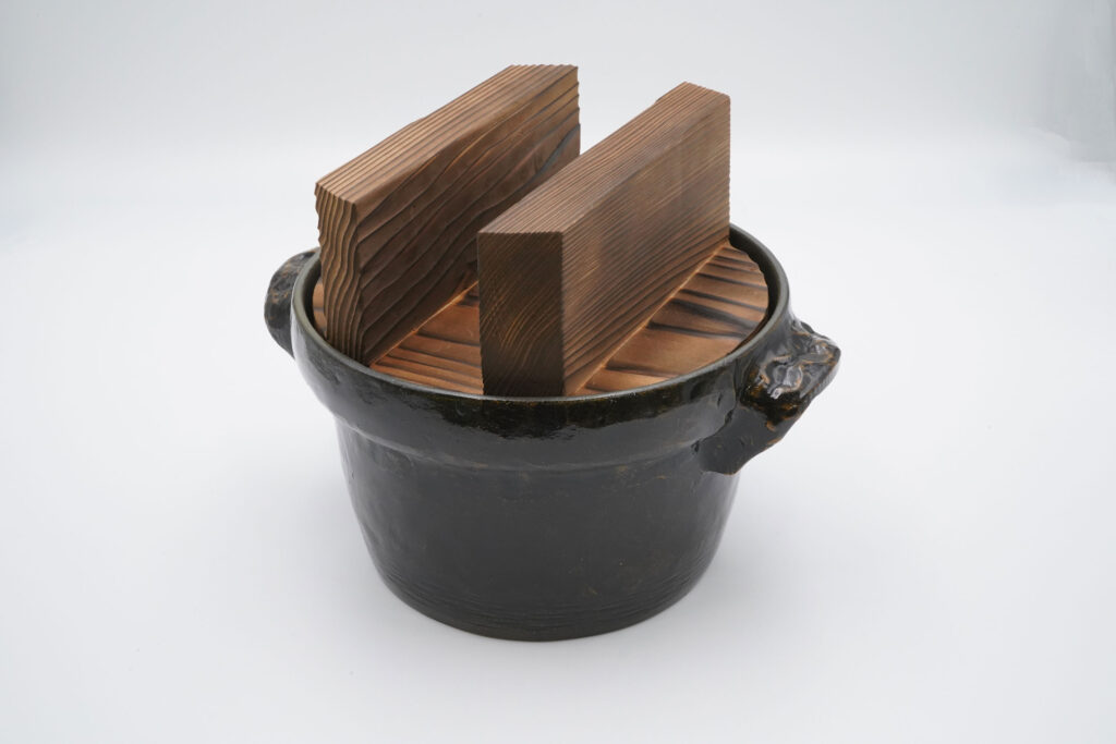焼杉木蓋1合ごはん鍋（黒アメ釉）